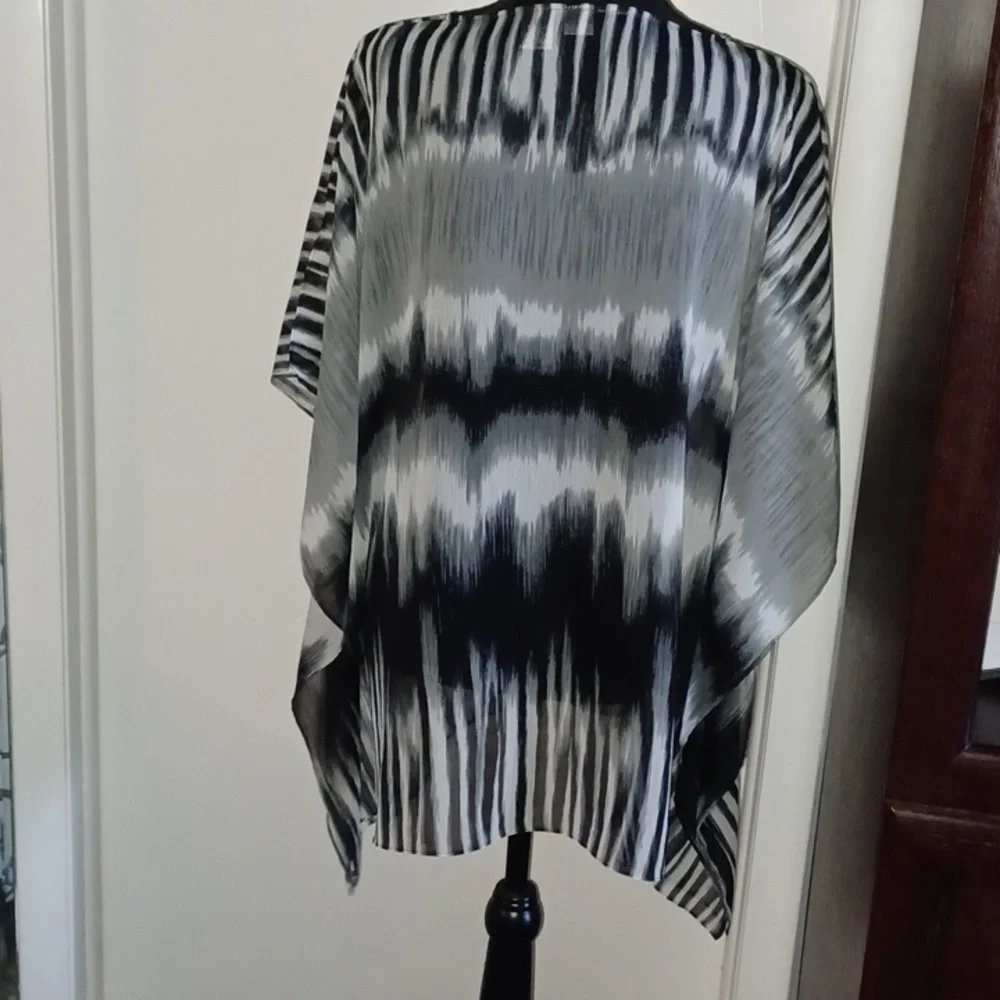 NWOT Chico's poncho. Size S/M, black, grey and white print. - Picture 3 of 7